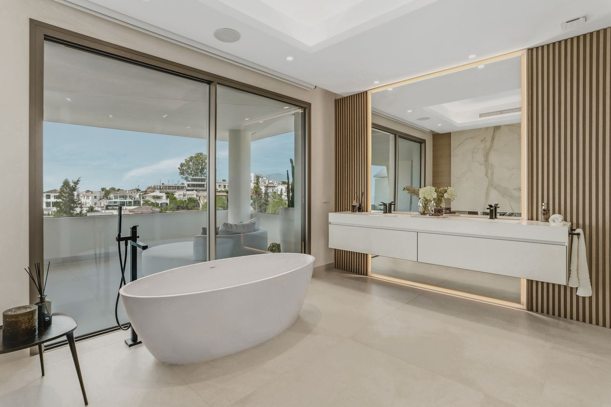 Te koop Half vrijstaand huis Costa Del Sol Nueva Andalucía € 4.900.000,-