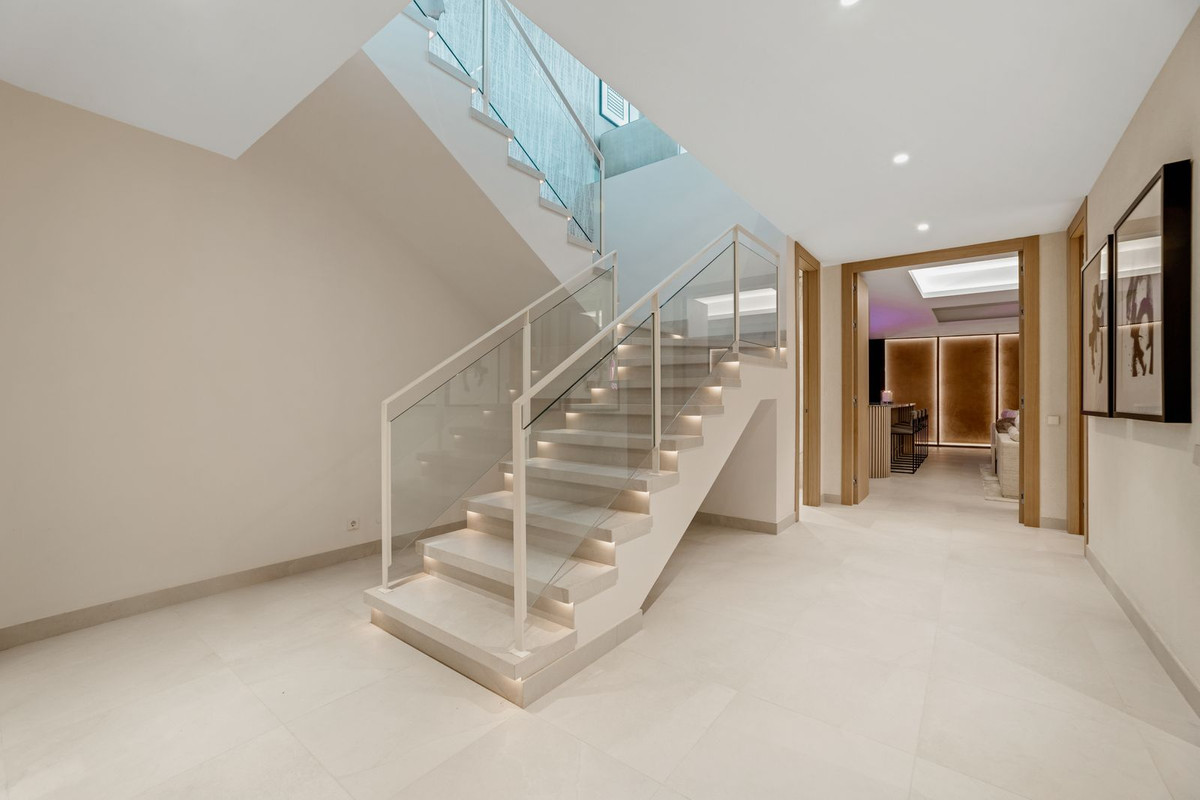 Te koop Half vrijstaand huis Costa Del Sol Nueva Andalucía € 4.900.000,-