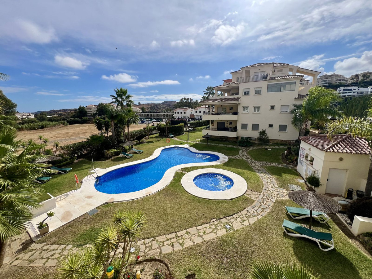 Te koop Middle Floor Apartment Costa Del Sol La Cala Hills € 265.000,-
