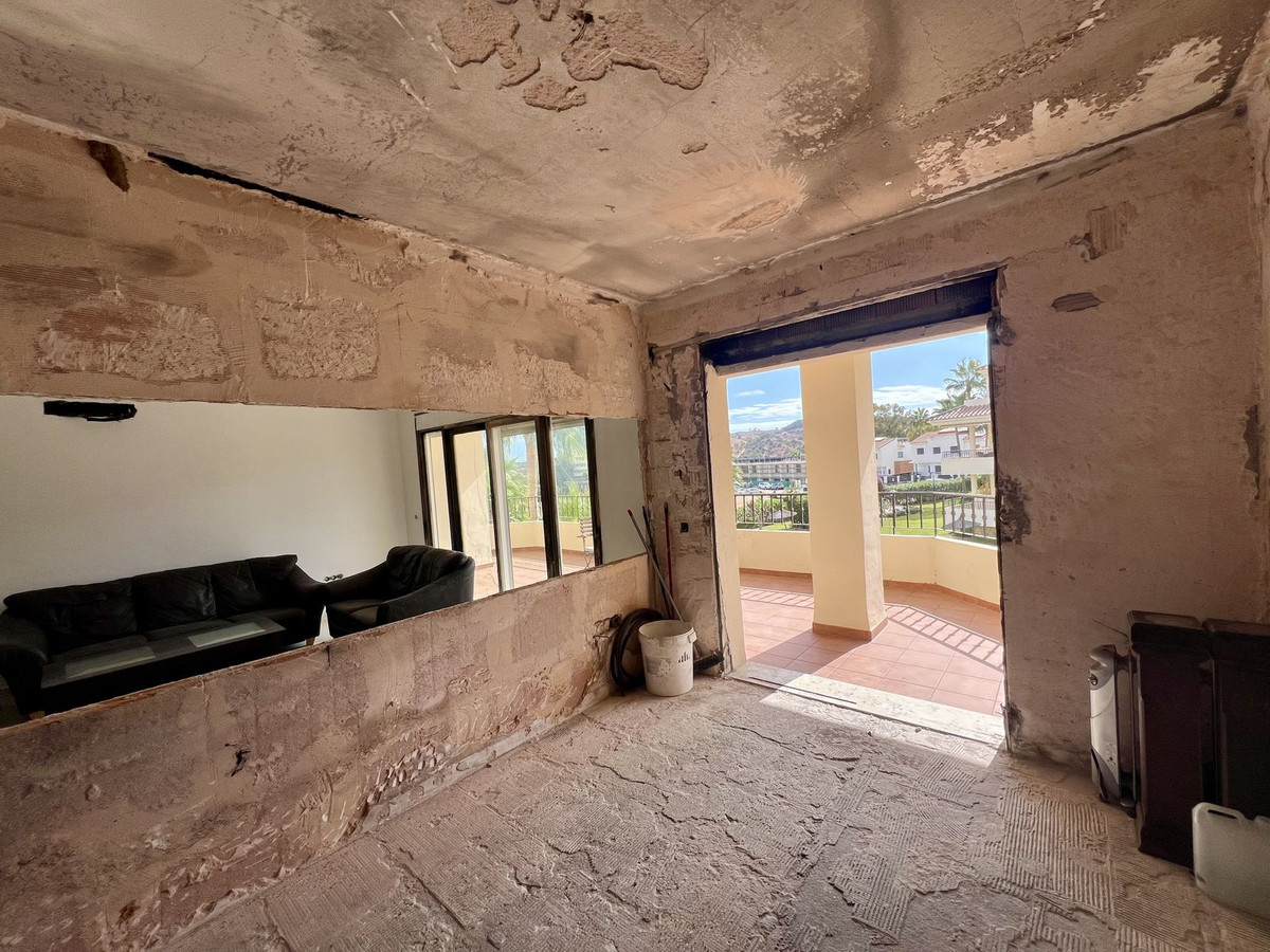 Te koop Middle Floor Apartment Costa Del Sol La Cala Hills € 265.000,-