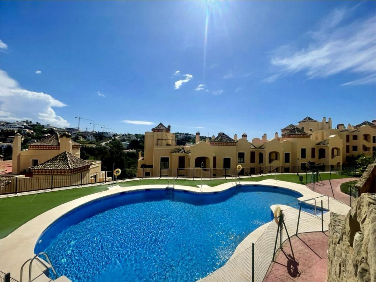 Te koop Middle Floor Apartment Costa Del Sol Estepona € 367.500,-