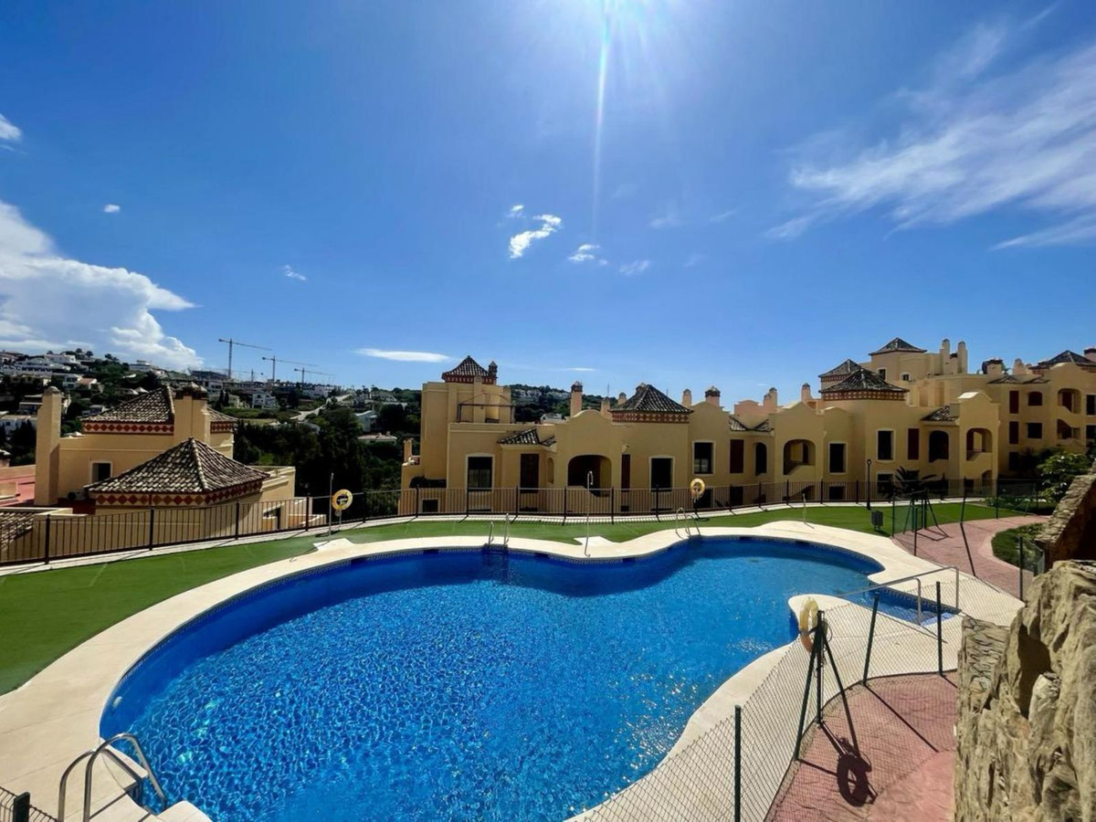 Te koop Middle Floor Apartment Costa Del Sol Estepona € 367.500,-