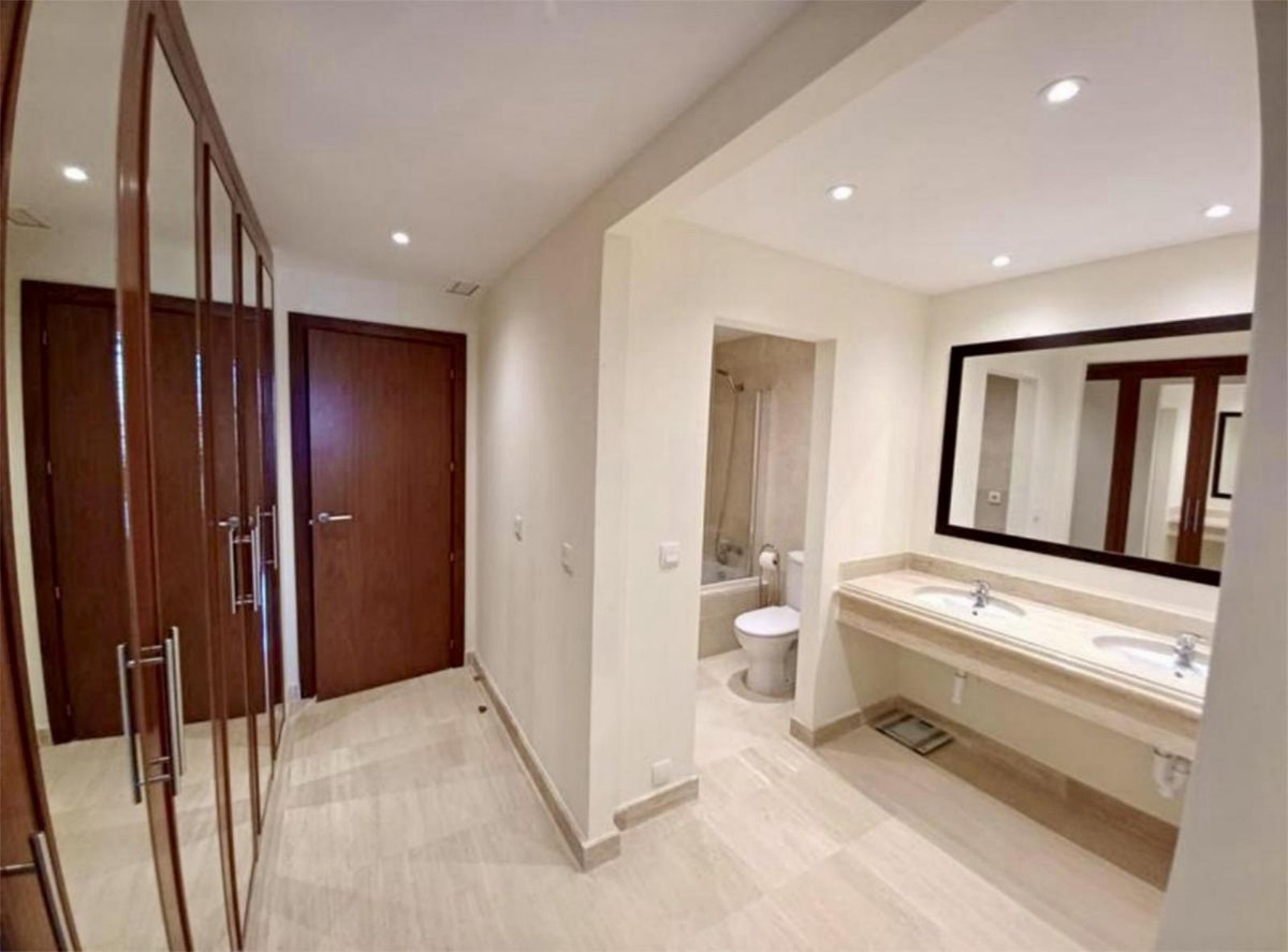 Te koop Middle Floor Apartment Costa Del Sol Estepona € 367.500,-