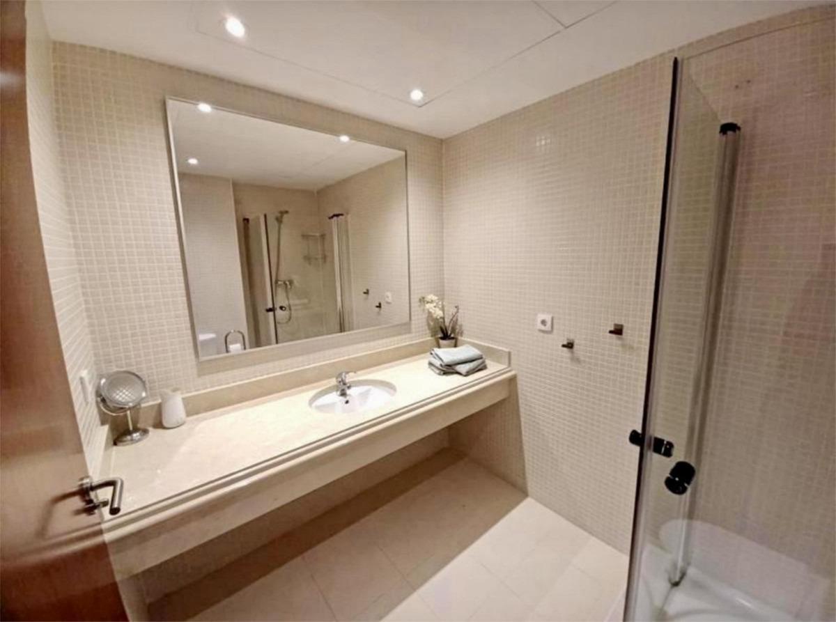 Te koop Middle Floor Apartment Costa Del Sol Estepona € 367.500,-