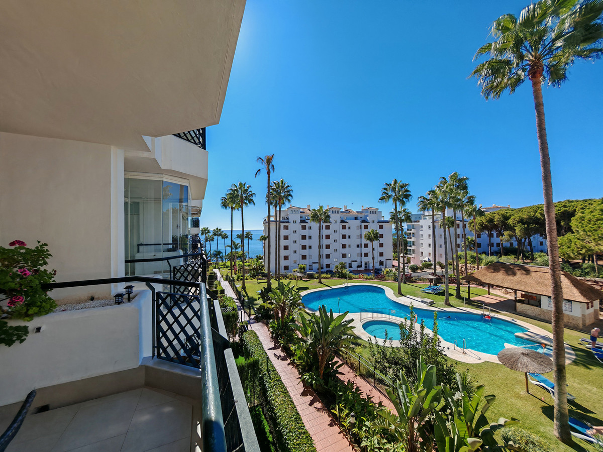 Te koop Middle Floor Apartment Costa Del Sol Calahonda € 535.000,-
