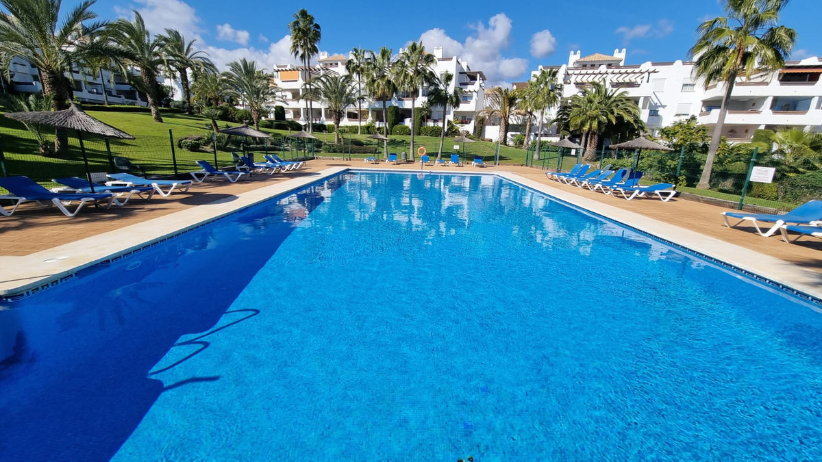 Te koop Middle Floor Apartment Costa Del Sol Estepona € 370.000,-