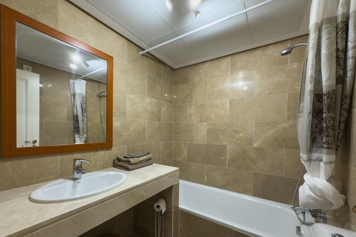 Te koop Middle Floor Apartment Costa Del Sol La Duquesa € 269.900,-