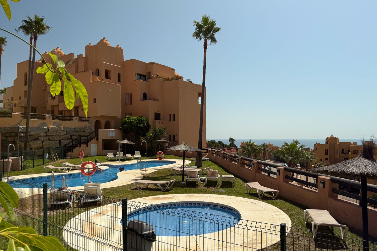 Te koop Middle Floor Apartment Costa Del Sol La Duquesa € 269.900,-