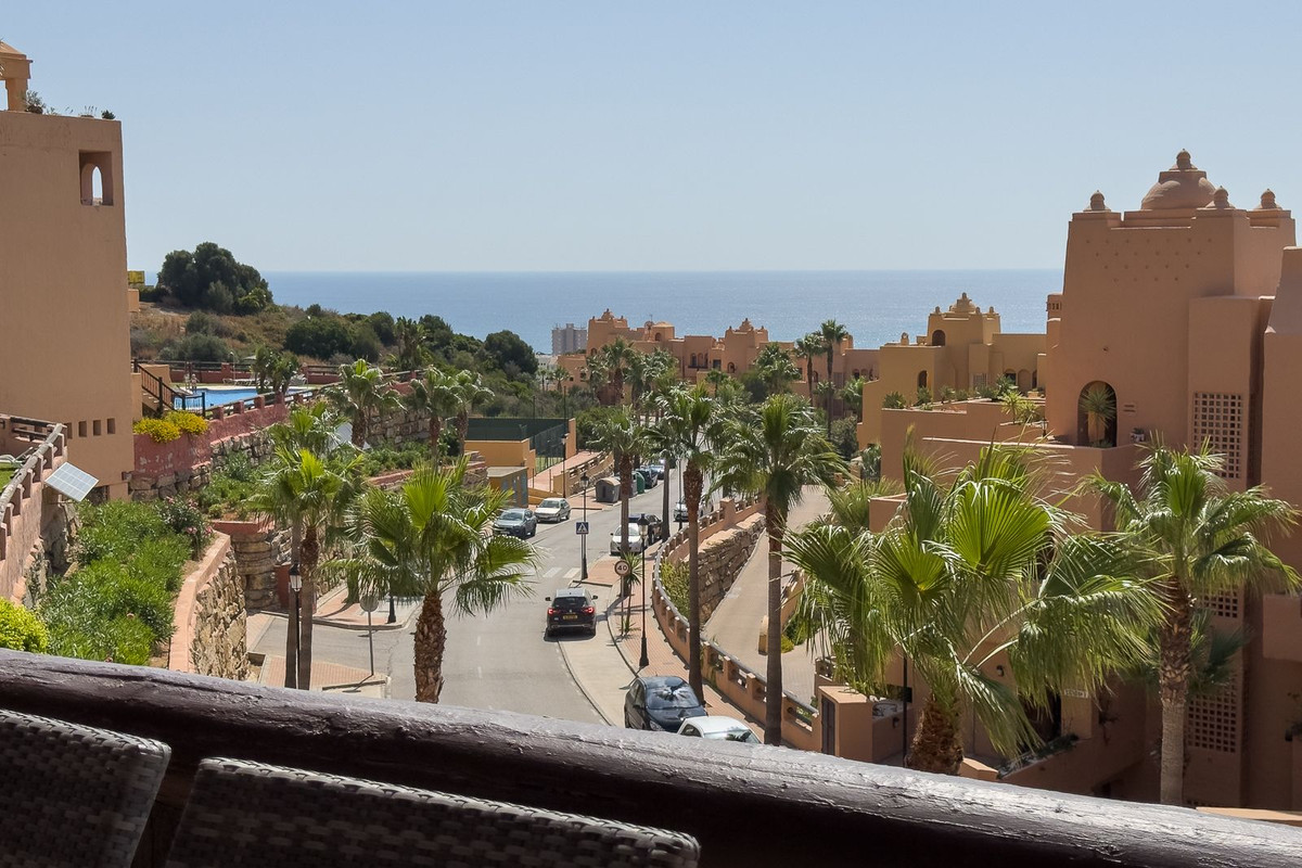 Te koop Middle Floor Apartment Costa Del Sol La Duquesa € 269.900,-