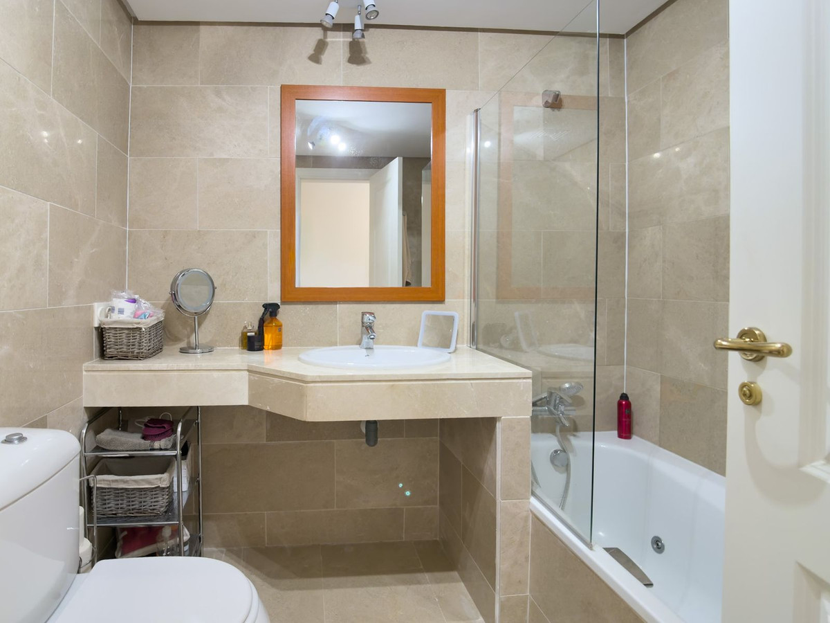 Te koop Middle Floor Apartment Costa Del Sol La Duquesa € 269.900,-