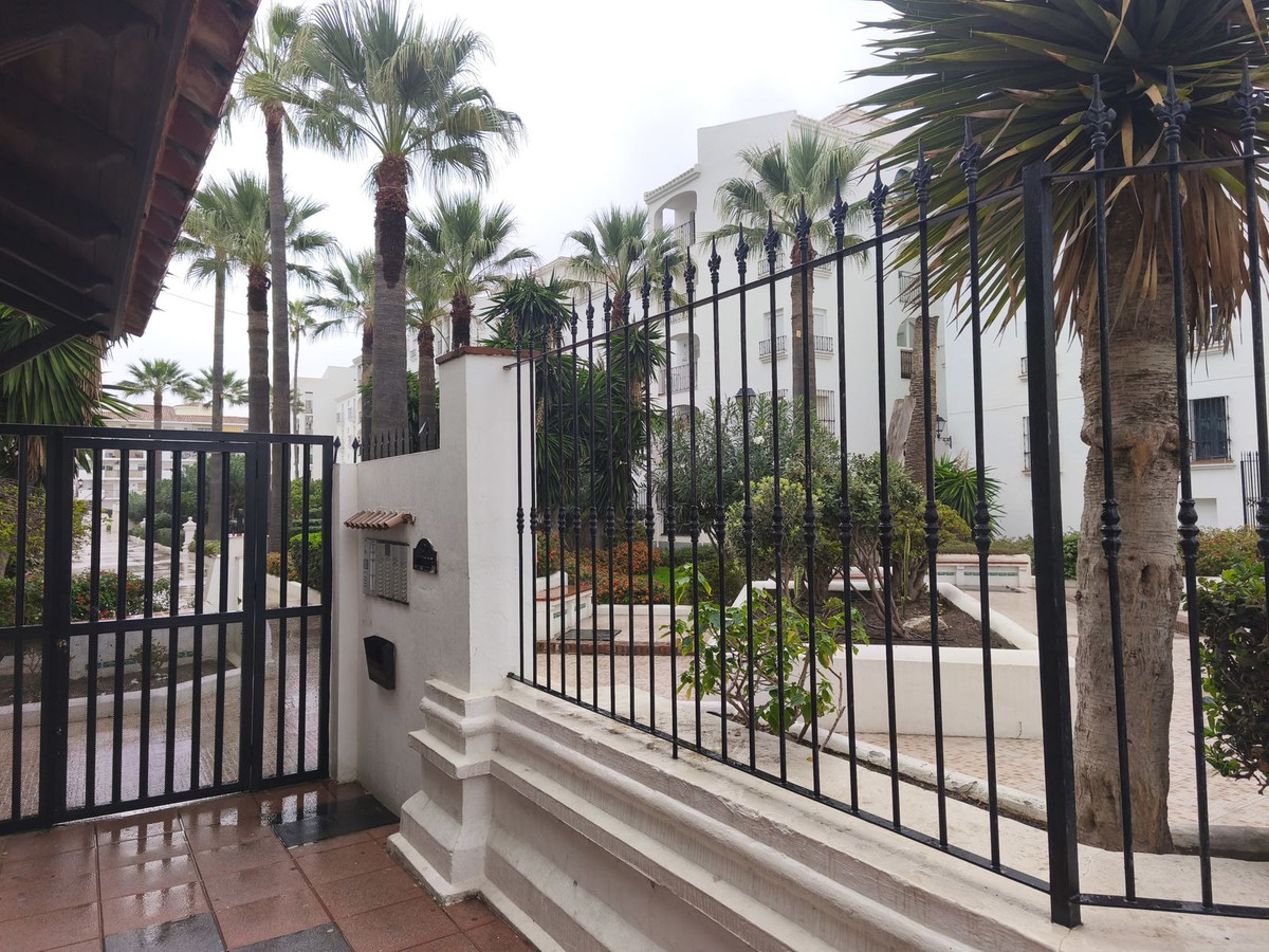 Te koop Middle Floor Apartment Costa Del Sol San Luis De Sabinillas € 190.000,-