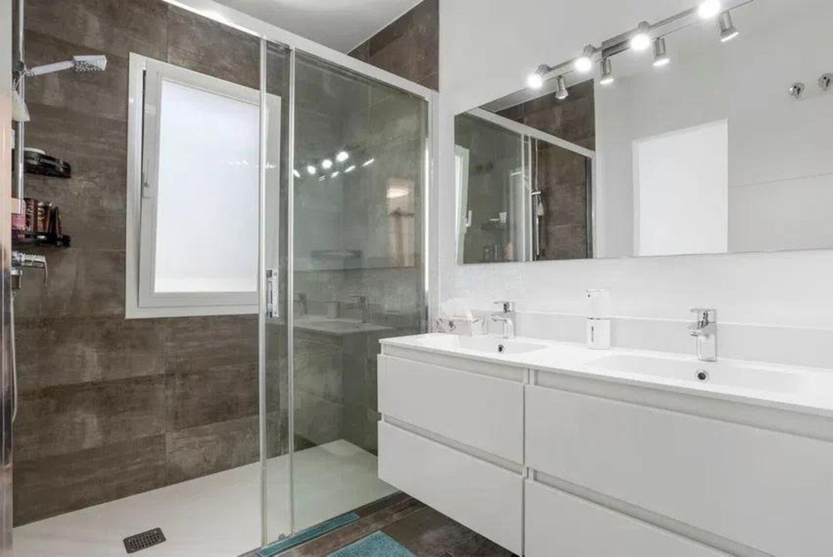 Te koop Half vrijstaand huis Costa Del Sol Estepona € 645.000,-