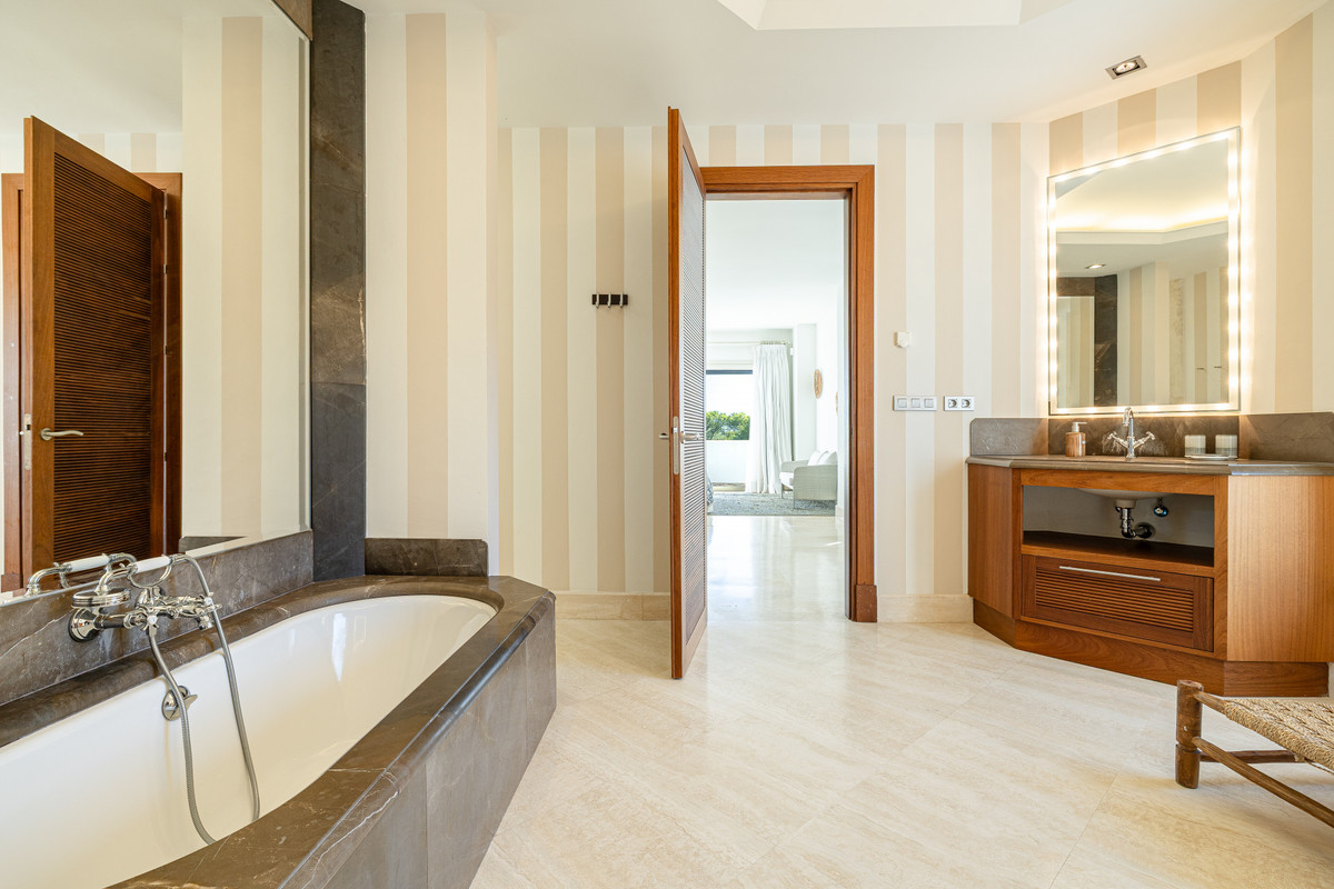 Te koop Vrijstaande Villa Costa Del Sol Casares € 4.550.000,-