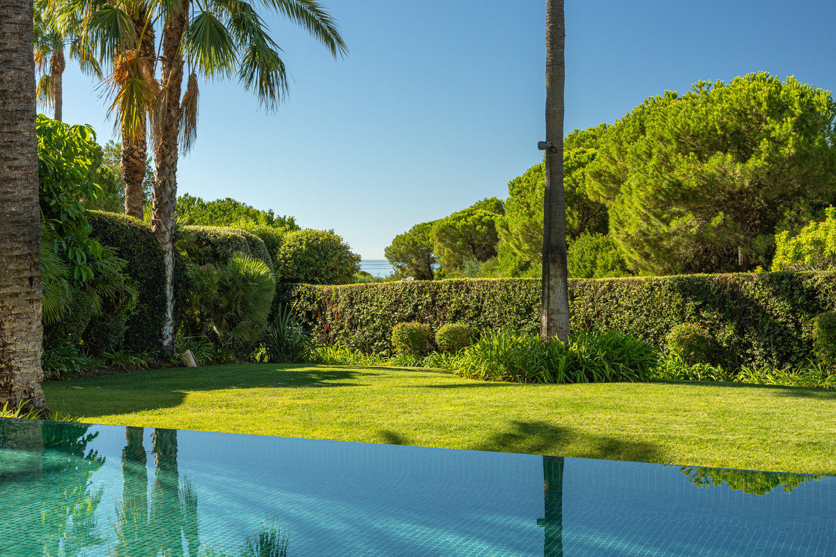 Te koop Vrijstaande Villa Costa Del Sol Casares € 4.550.000,-