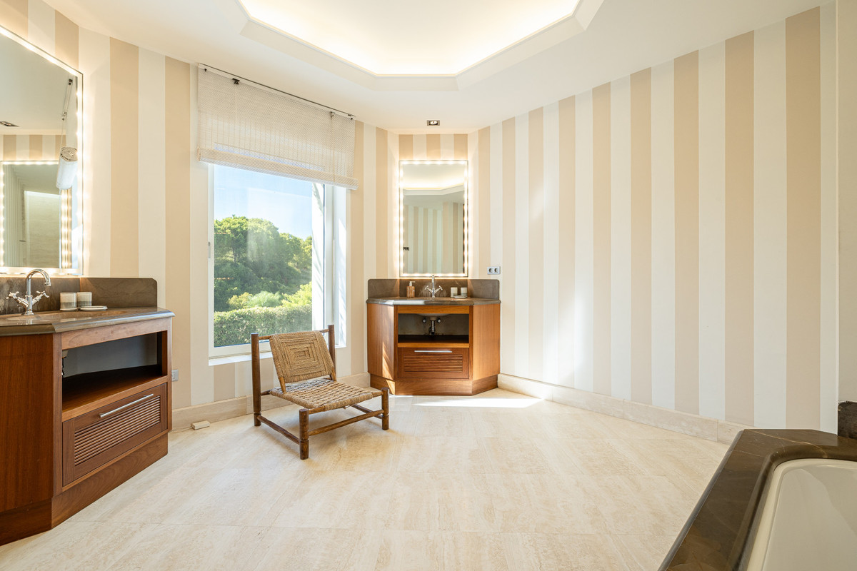 Te koop Vrijstaande Villa Costa Del Sol Casares € 4.550.000,-