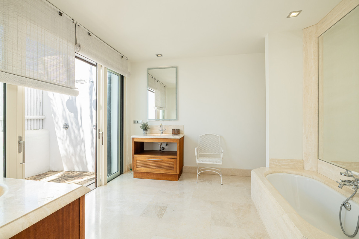 Te koop Vrijstaande Villa Costa Del Sol Casares € 4.550.000,-