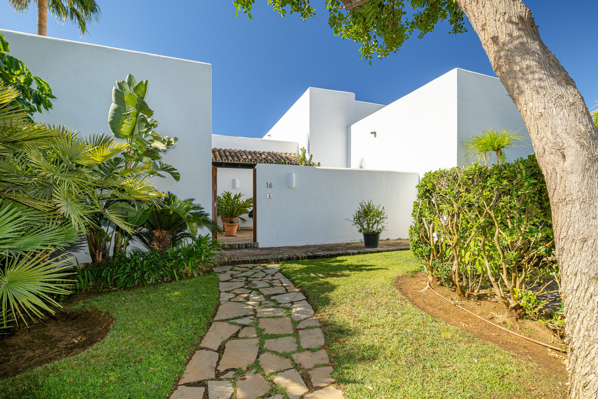Te koop Vrijstaande Villa Costa Del Sol Casares € 4.550.000,-