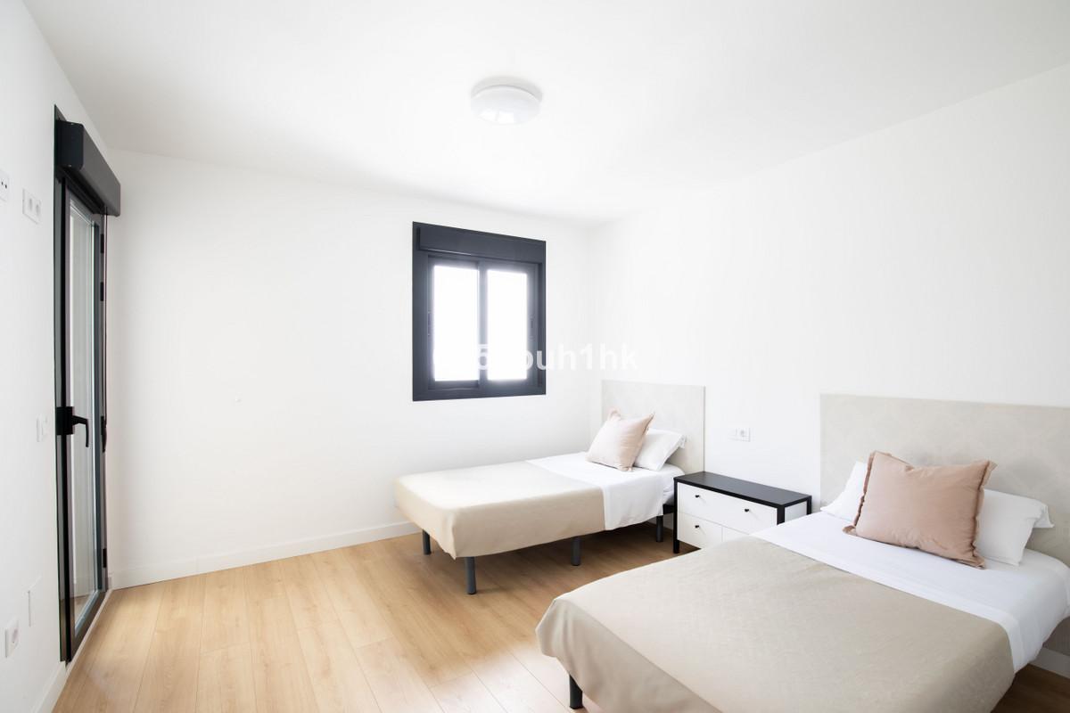 Te koop Herenhuis Costa Del Sol Benalmadena Costa € 650.000,-