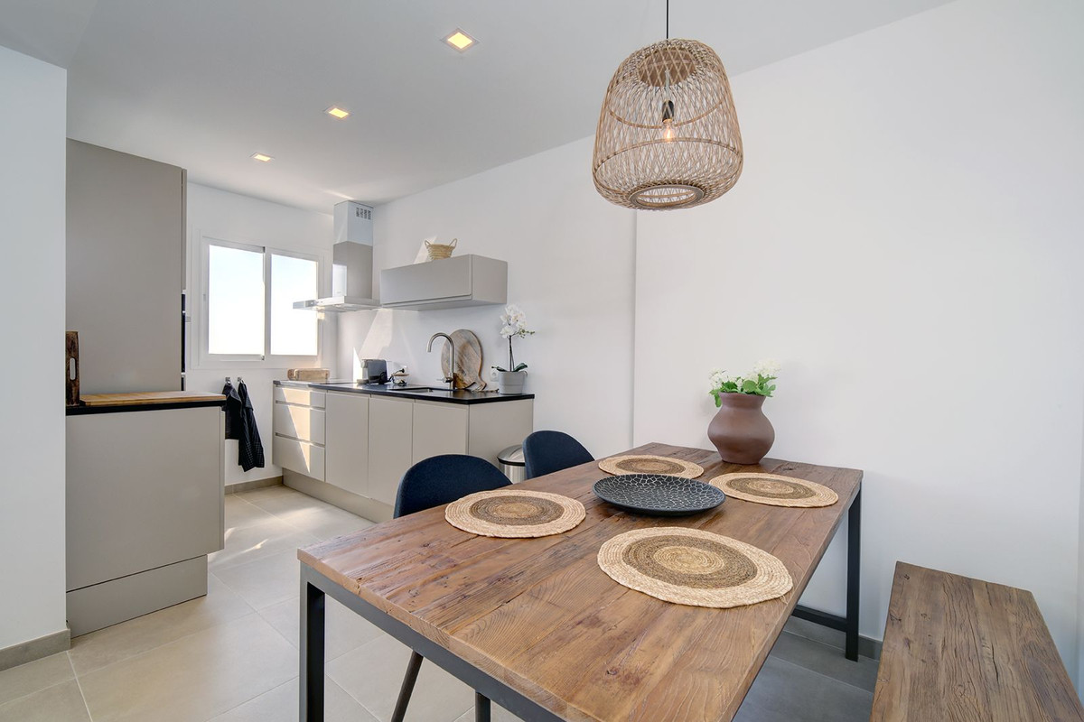 Te koop Middle Floor Apartment Costa Del Sol Estepona € 925.000,-