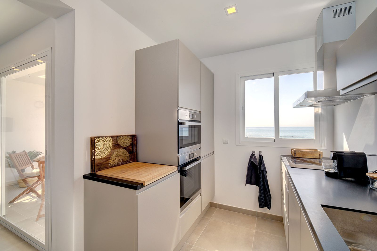 Te koop Middle Floor Apartment Costa Del Sol Estepona € 925.000,-