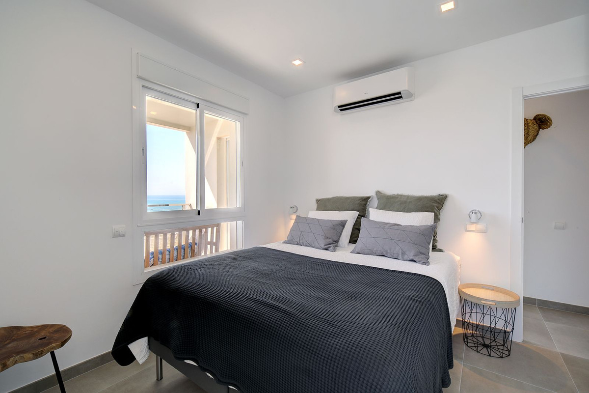 Te koop Middle Floor Apartment Costa Del Sol Estepona € 925.000,-