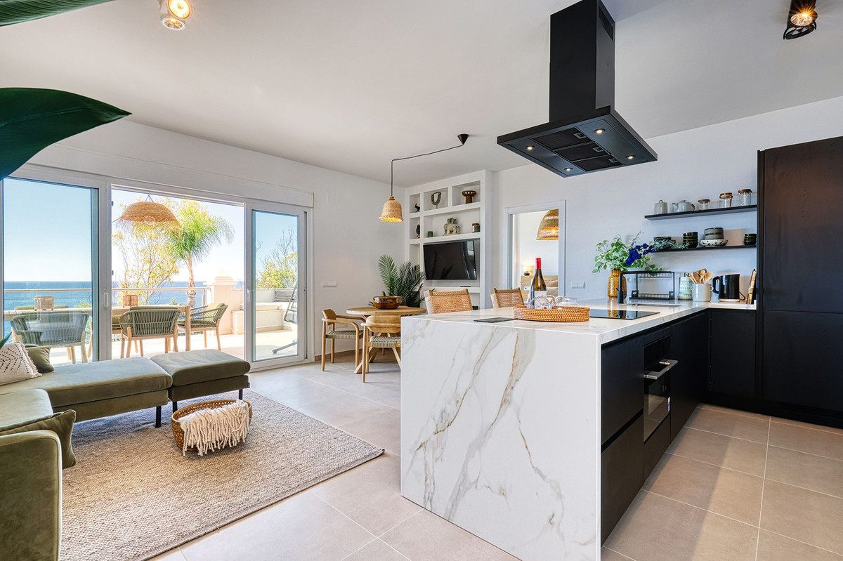 Te koop Middle Floor Apartment Costa Del Sol Estepona € 1.250.000,-