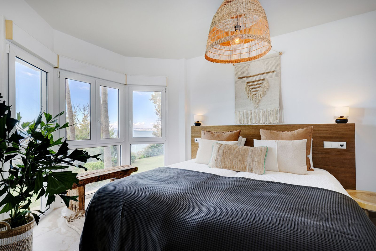 Te koop Middle Floor Apartment Costa Del Sol Estepona € 1.250.000,-