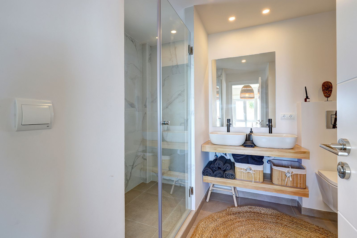 Te koop Middle Floor Apartment Costa Del Sol Estepona € 1.250.000,-