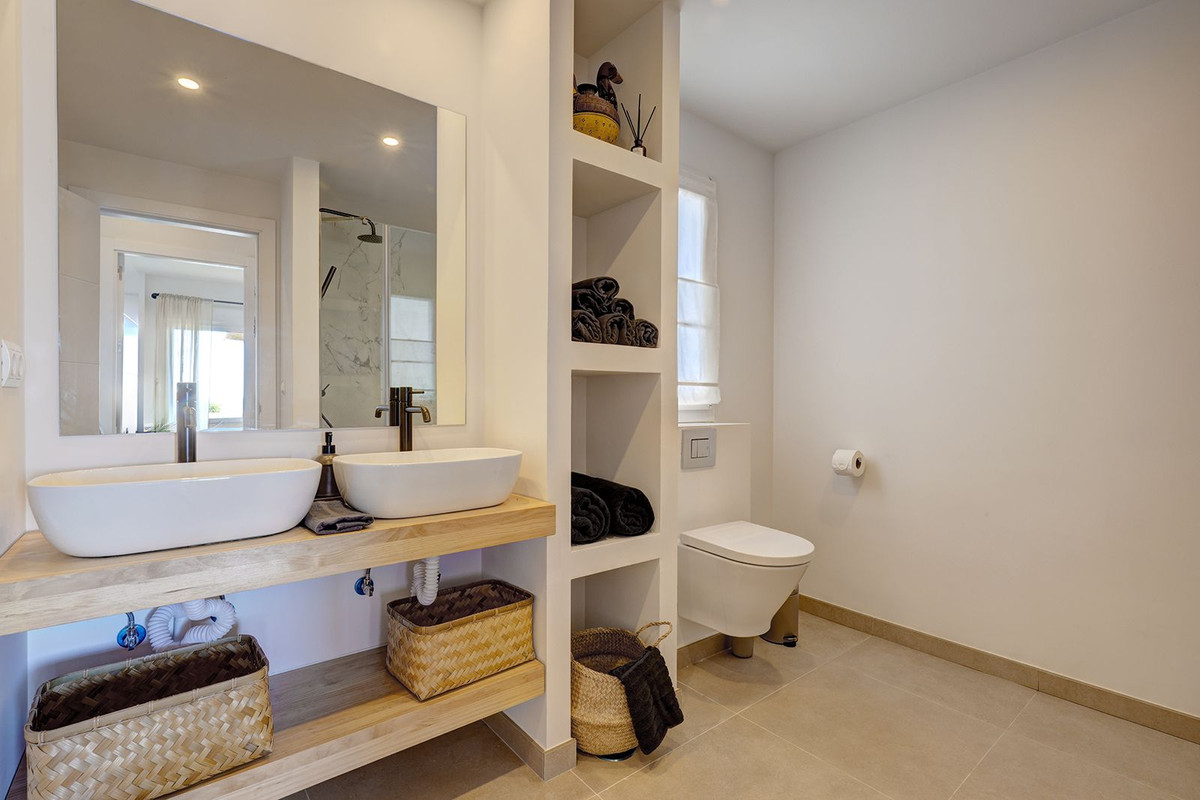 Te koop Middle Floor Apartment Costa Del Sol Estepona € 1.250.000,-