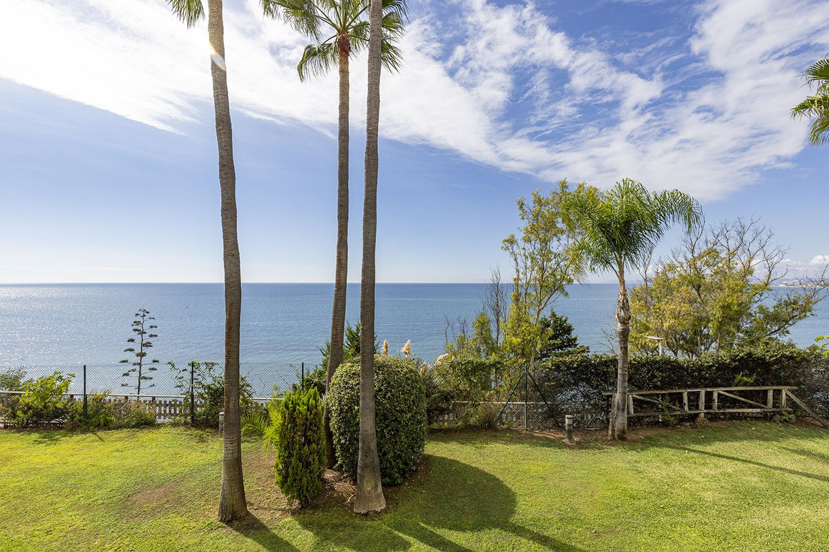 Te koop Middle Floor Apartment Costa Del Sol Estepona € 1.250.000,-