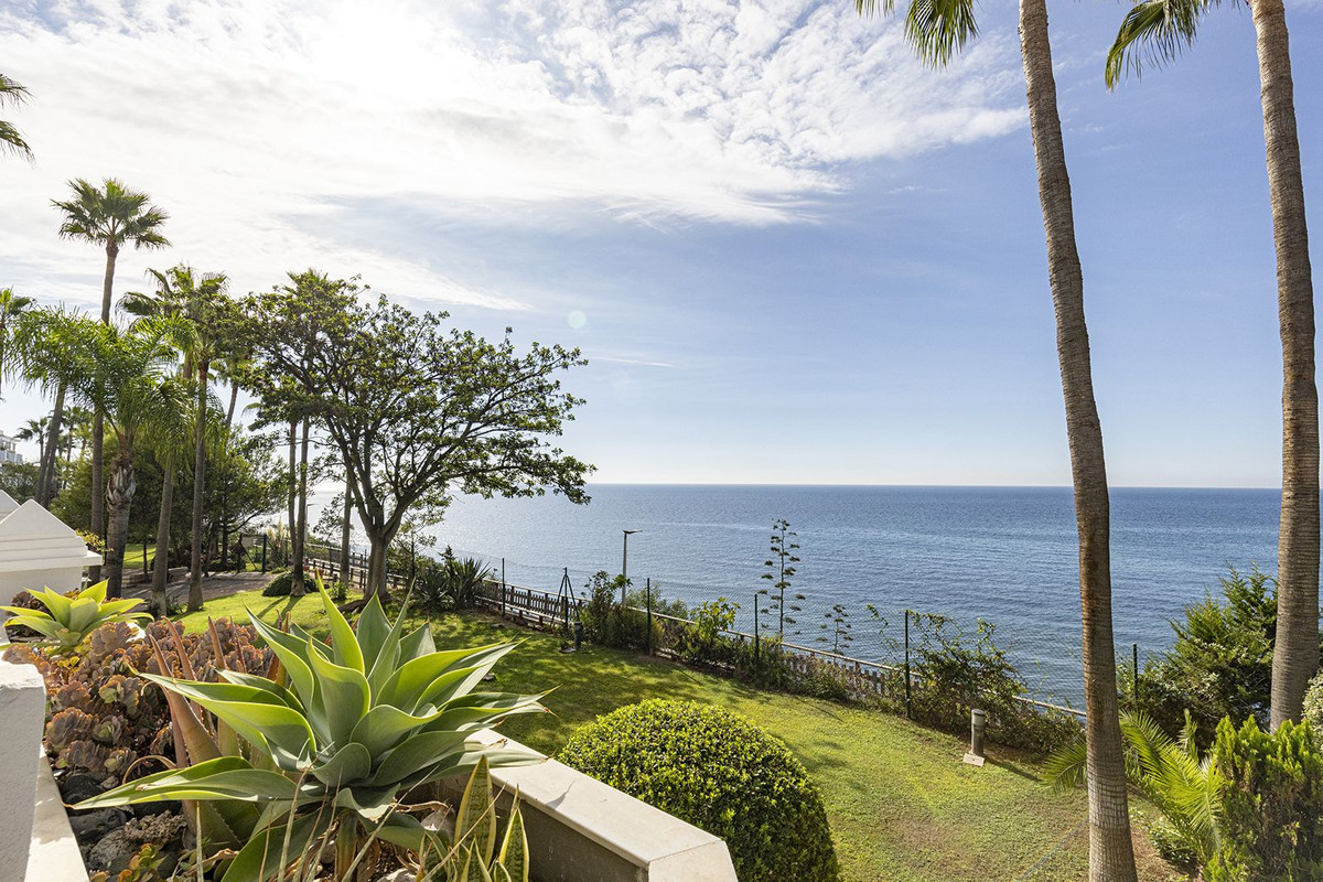 Te koop Middle Floor Apartment Costa Del Sol Estepona € 1.250.000,-