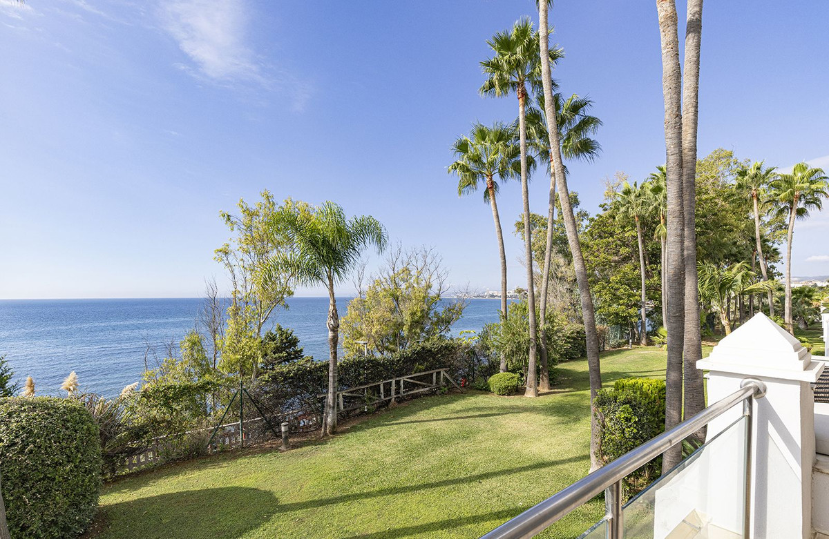 Te koop Middle Floor Apartment Costa Del Sol Estepona € 1.250.000,-