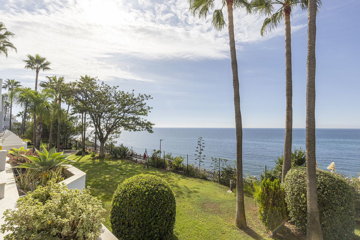 Te koop Middle Floor Apartment Costa Del Sol Estepona € 1.250.000,-