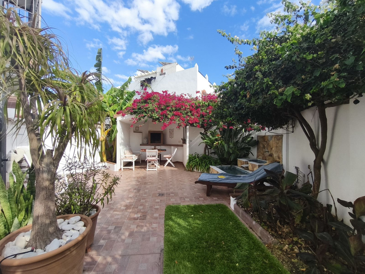 Te koop Half vrijstaand huis Costa Del Sol Estepona € 849.000,-