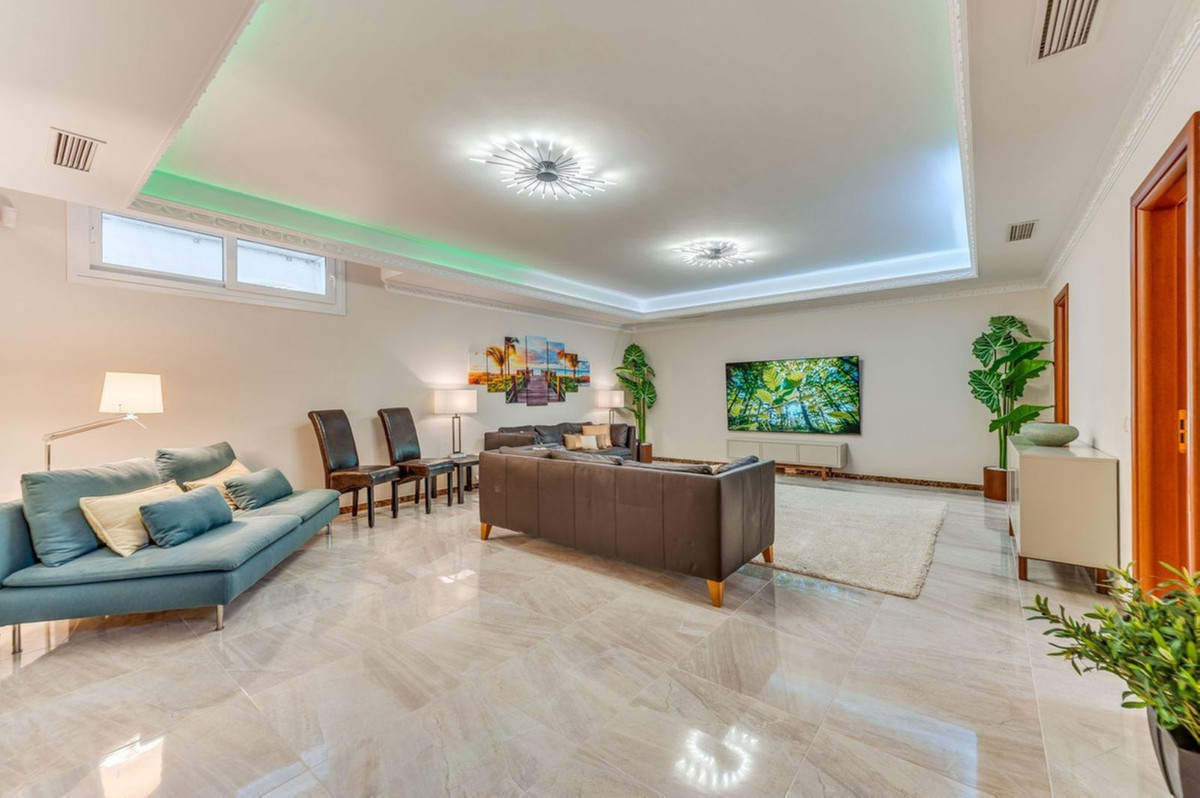 Te koop Vrijstaande Villa Costa Del Sol Marbesa € 2.400.000,-