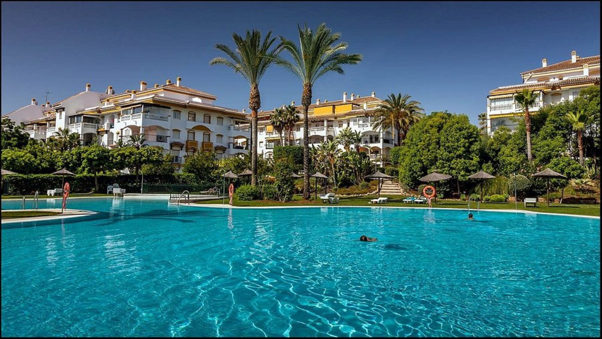 Te koop Middle Floor Apartment Costa Del Sol Nueva Andalucía € 440.000,-