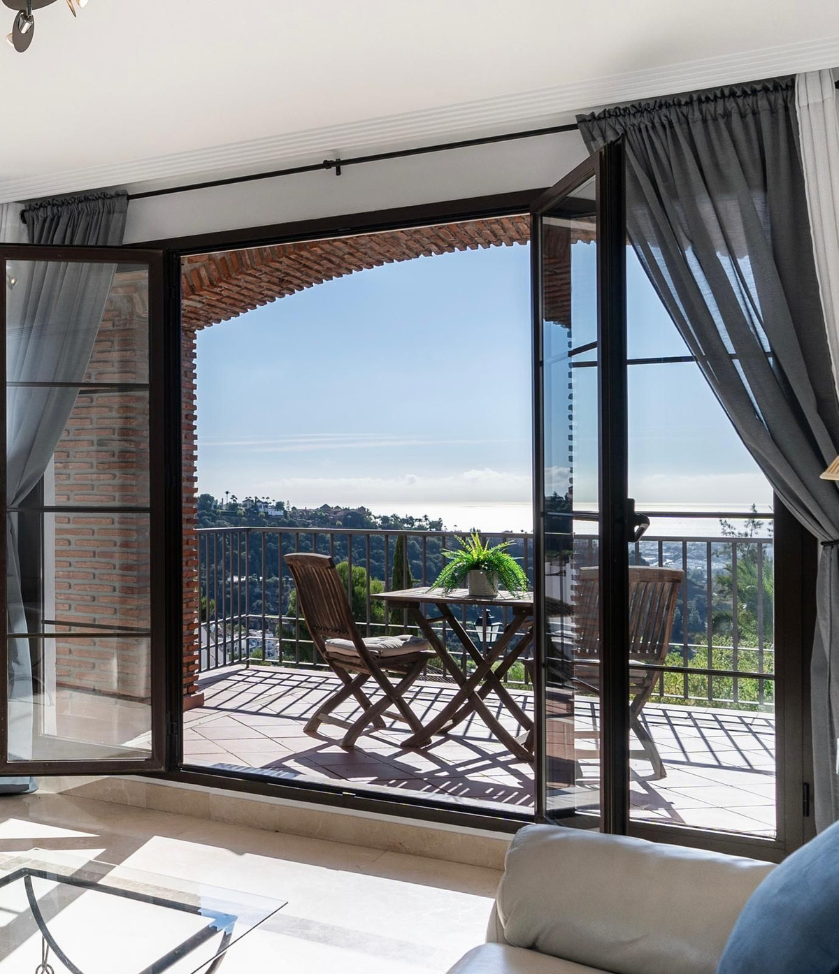 Te koop Middle Floor Apartment Costa Del Sol Los Arqueros € 465.000,-