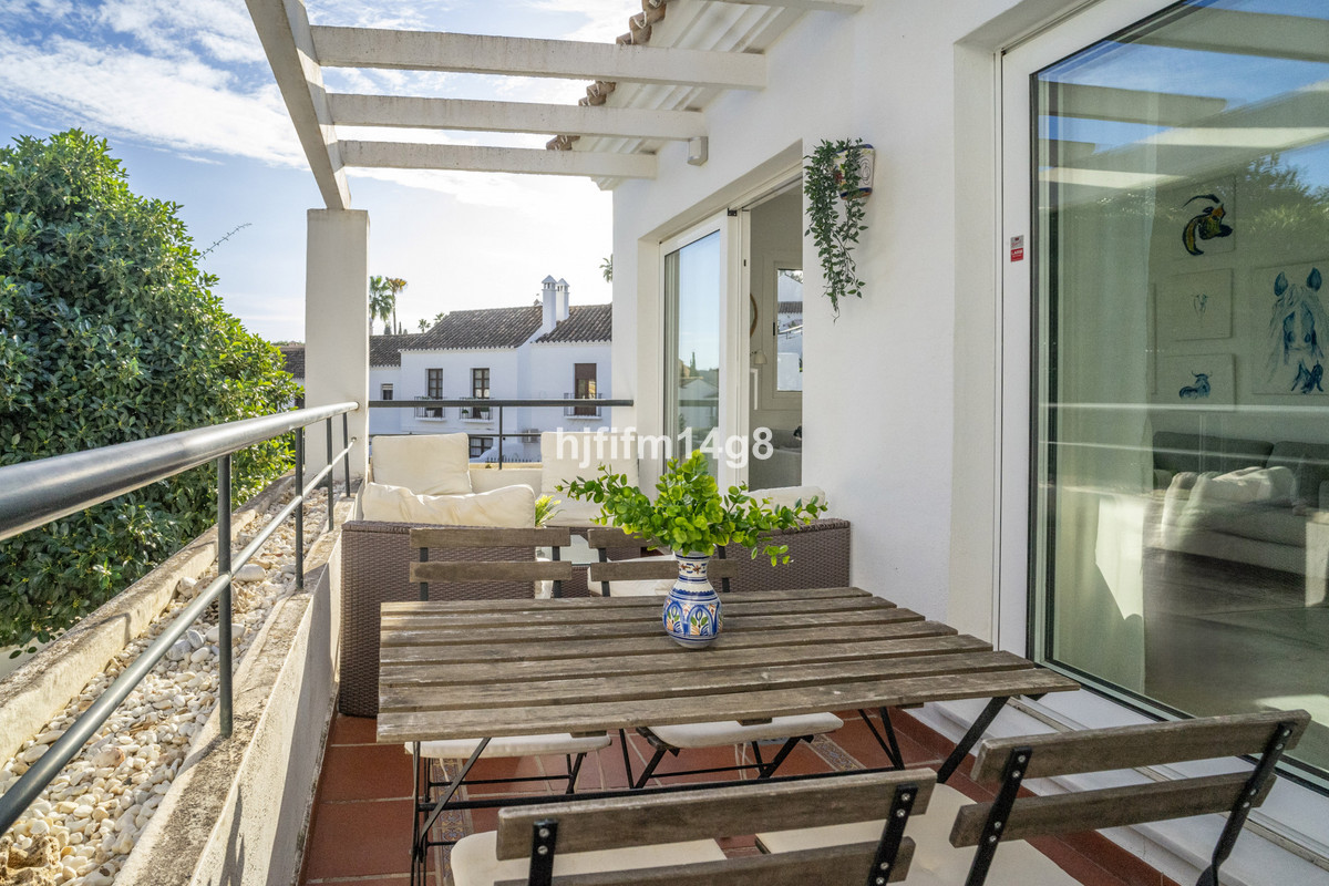 Te koop Middle Floor Apartment Costa Del Sol Nueva Andalucía € 425.000,-