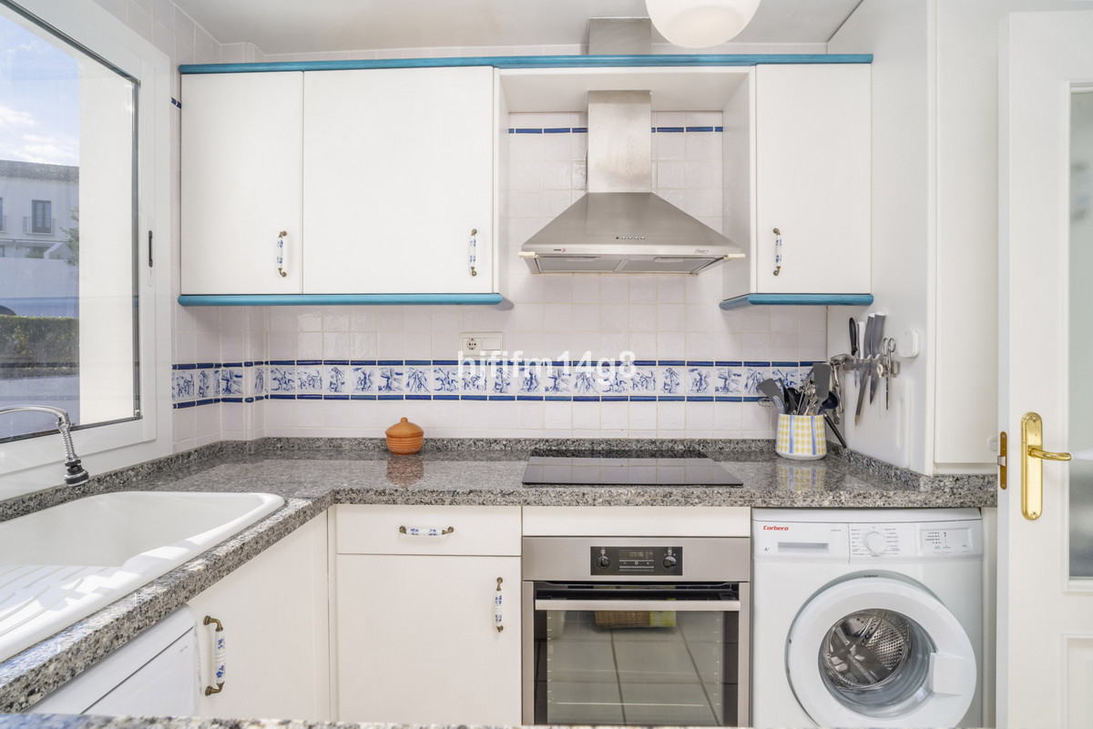 Te koop Middle Floor Apartment Costa Del Sol Nueva Andalucía € 425.000,-