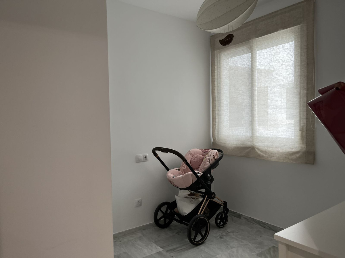 Te koop Middle Floor Apartment Costa Del Sol Casares € 285.000,-