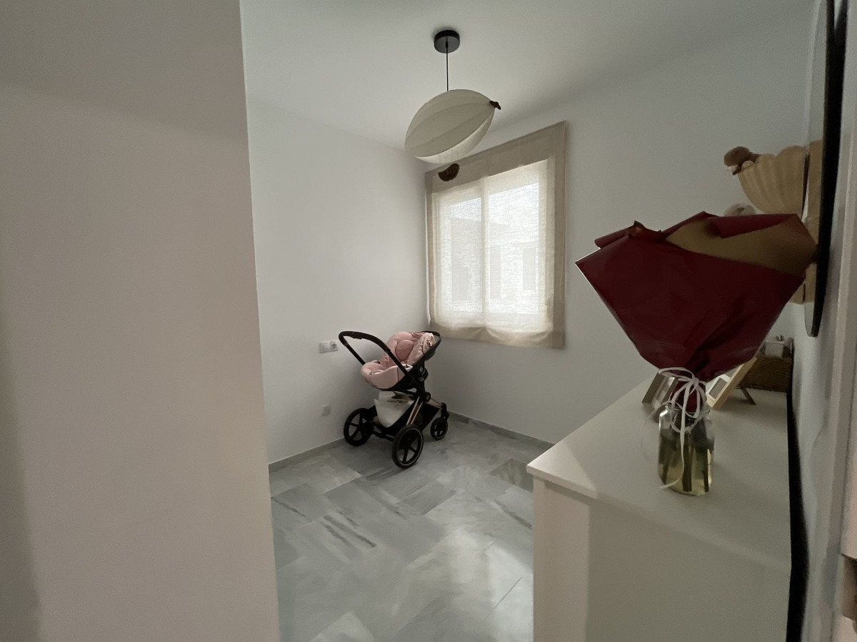 Te koop Middle Floor Apartment Costa Del Sol Casares € 285.000,-