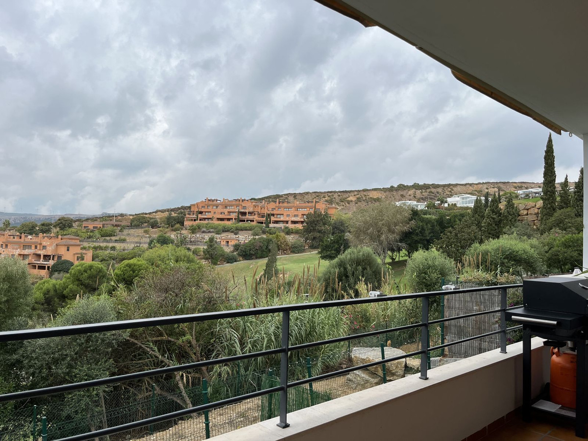 Te koop Middle Floor Apartment Costa Del Sol Casares € 285.000,-