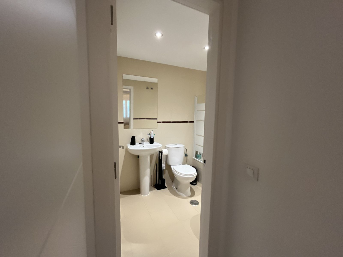 Te koop Middle Floor Apartment Costa Del Sol Casares € 285.000,-