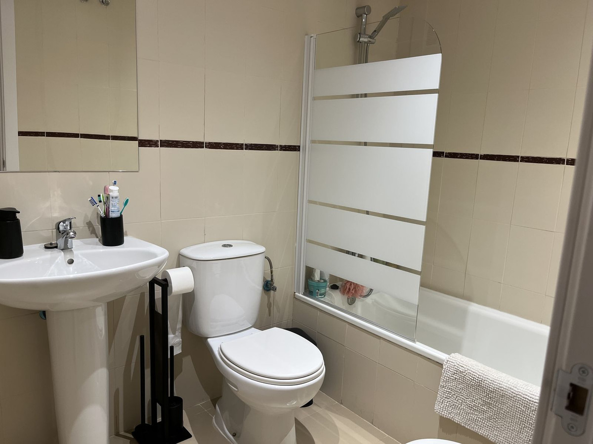 Te koop Middle Floor Apartment Costa Del Sol Casares € 285.000,-