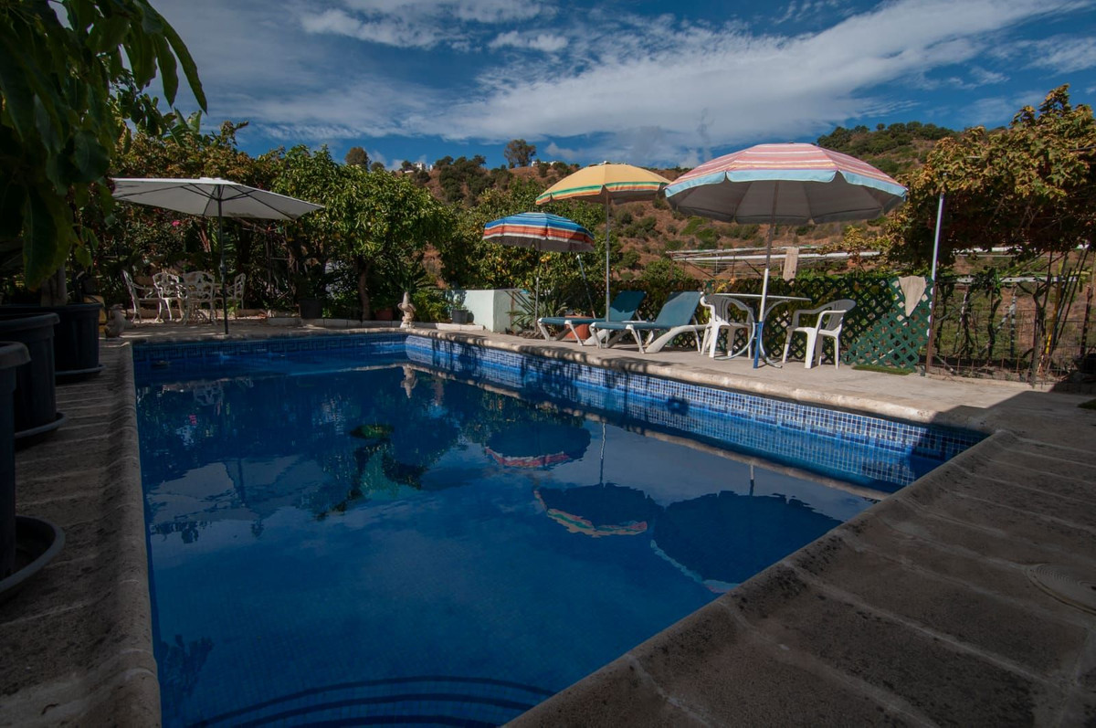 Te koop Finca - Cortijo Costa Del Sol Altos De Los Monteros € 270.000,-