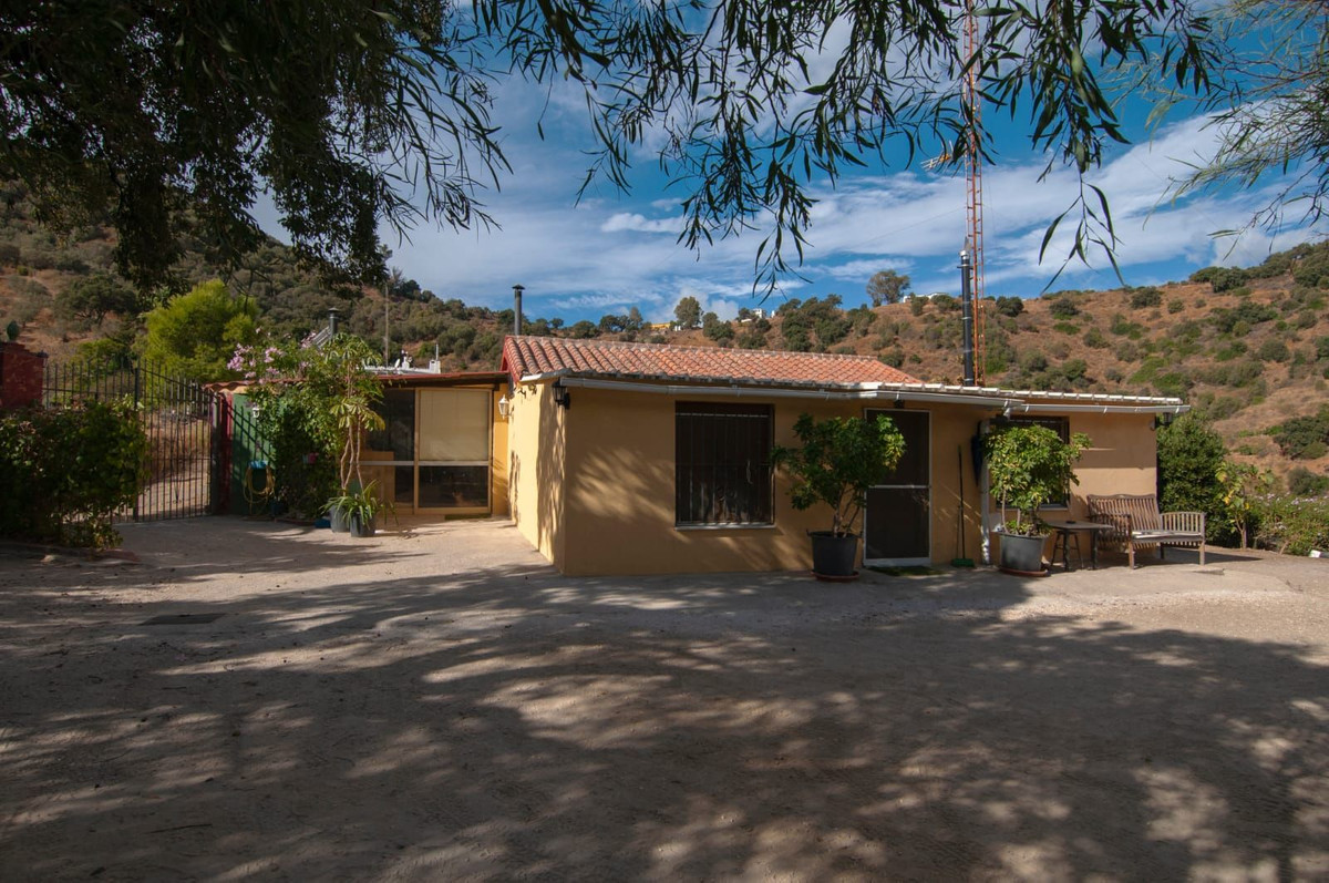 Te koop Finca - Cortijo Costa Del Sol Altos De Los Monteros € 270.000,-