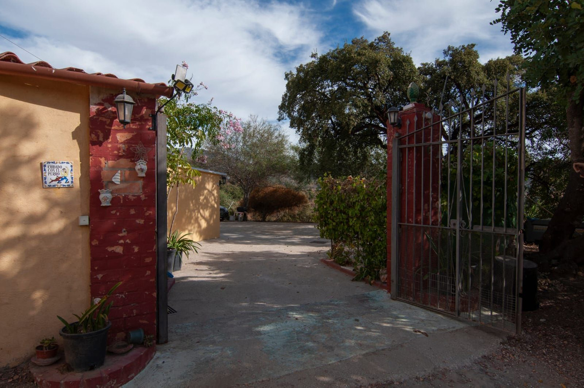 Te koop Finca - Cortijo Costa Del Sol Altos De Los Monteros € 270.000,-