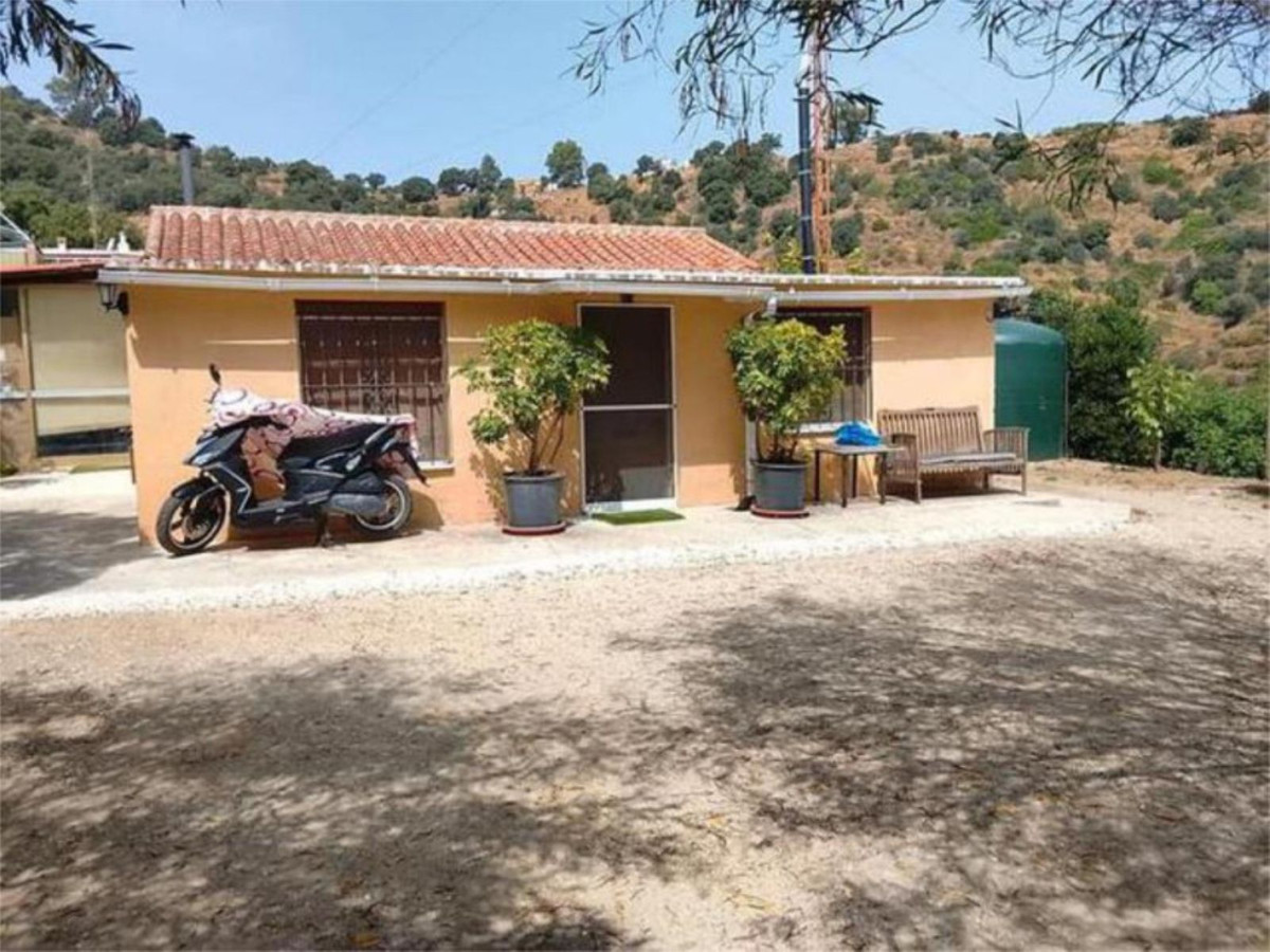 Te koop Finca - Cortijo Costa Del Sol Altos De Los Monteros € 270.000,-