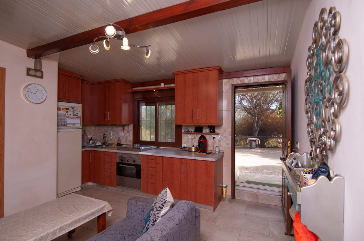 Te koop Finca - Cortijo Costa Del Sol Altos De Los Monteros € 270.000,-