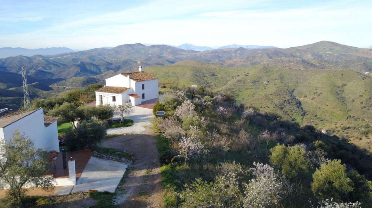 Te koop Finca - Cortijo Costa Del Sol Almogía € 299.000,-